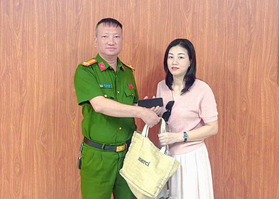 Công an đặc khu Cát Hải kịp thời tìm lại tài sản thất lạc giúp du khách